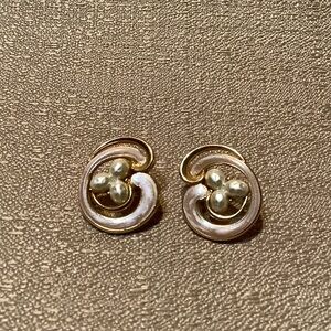 1990’s Vintage Avon Island Coral Shell, Three Freshwater Pearls Earrings